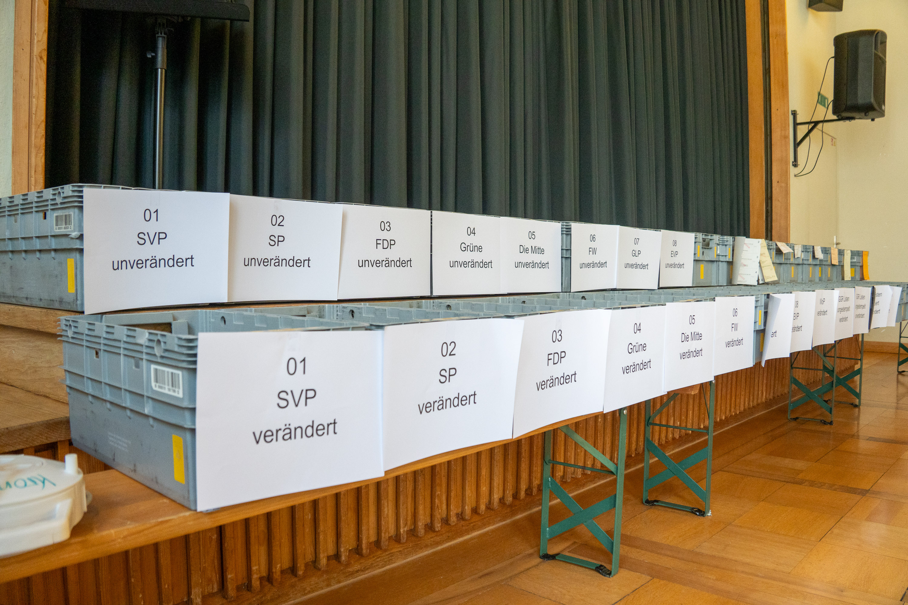 Blick ins Wahlbüro Adliswil.